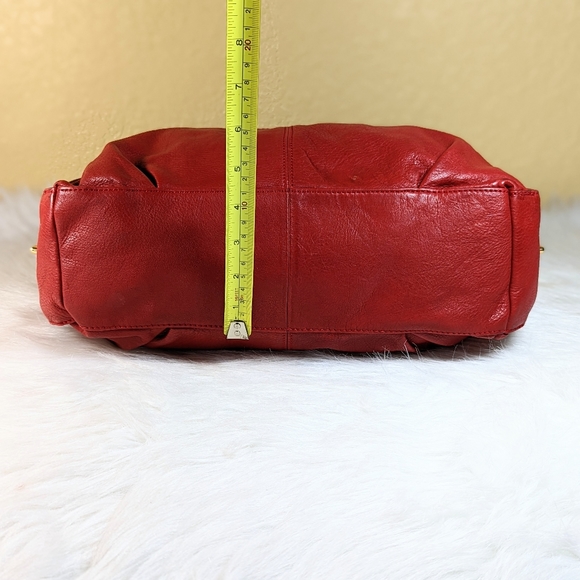 Pour La Victoire Red Pebbled Leather Hobo Shoulder Bag Large - Picture 4 of 14